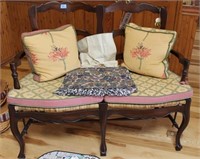 QUEEN ANNE STYLE SETEE WITH WOVEN SEAT WITH