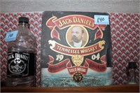 GROUPING: JACK DANIELS COLLECTIBLES: GLASSES,