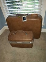 Lot of 2 Vintage Samsonite Suitcases