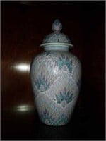 Beautiful Decorative Toyo Vase With Lid