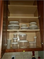 Large estate lot of rubbermaid dishes with lids