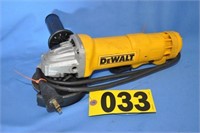 DeWalt DWE402, 4 1/2" angle grinder (working)