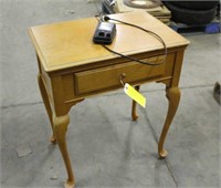 Singer Sewing Machine Approx 26"x31"x18", Works