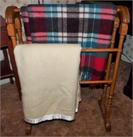 Blanket Rack & 2 Blankets