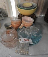 Miscellaneous kitchenware/glassware lot: Set