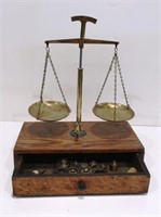 ANTIQUE TRAVEL SCALE WITH WEIGHTS
