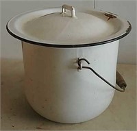 Porcelain pot and lid
