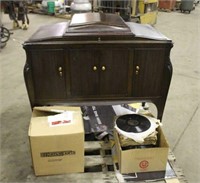 Vintage Victor Console Record Player w/(2) Boxes