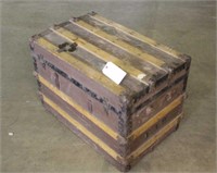 Vintage Trunk, Approx 28"x20"x18"