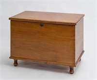 Pine Blanket Chest with Feet