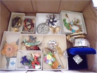LADIES COSTUME BROOCHES, WATCHES & OTHER JEWELRY