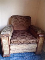 VINTAGE UPHOLSTERED LOUNGE CHAIR