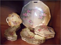 TRINKET DISH & OTHER CHINA DÉCOR