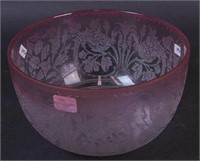 A clear-to-cranberry etched glass bowl