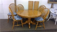 Round Oak Pedestal Table With 6 Chairs And 2