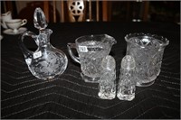 Misc. pieces of glassware including etched glass