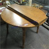 Round wood table w/ 2 leaves