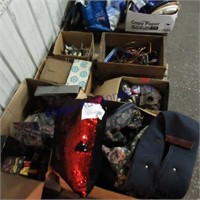 Wood box, luggage, belts, Star Wars Ity Bitty's