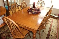 Oak dining room table with 6 chairs