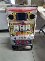 Working slot machine w/ tokens