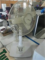 Honeywell oscillating desk fan with remote