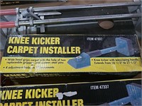 Knee kicker carpet installer