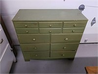 Green dresser with 3 drawers / 6 drawers