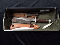 Lot of miscellaneous hunting knives some with