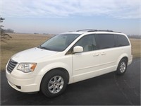 2008 Chrysler Town and Country Touring Van,
