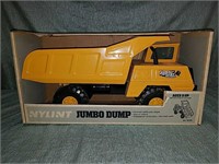 Nylint jumbo dump truck with box