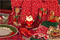 SELECTION OF VINTAGE CHRISTMAS ITEMS IN A BASKET