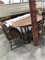 Round table w/4 chairs