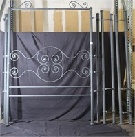 FOUR POSTER METAL QUEEN SIZE BED