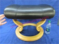scandinavian leather footstool - black (2of2)