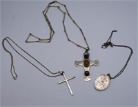 Silver chain and pendant group