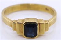 Sapphire and 9ct gold ring