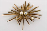9ct gold and pearl brooch