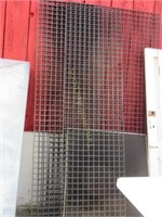 Metal non-slip floor grating