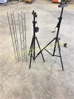 Triangle Trusts and light stands