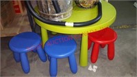 Round children's table with 4 stools