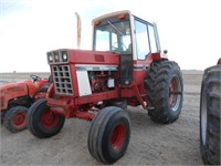 1976 IHC 1586 tractor, cab, wide front, AC, 3pt,