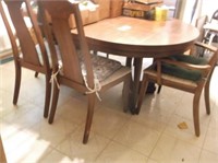 Dining Room Table w/extra leaf & 6 chairs