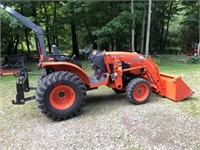 Kubota B3200 Tractor  w/ loader & snowblower