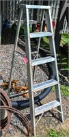 Aluminum step ladder - 5'