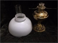 ANTIQUE 1904 BRADLEY & HUBBARD OIL LAMP