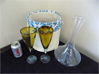 2 Glasses / Wine Decanter and Basket