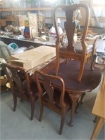 oval 4 leg dining room table. captain chair +