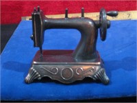 Little Metal Sewing Machine Pencil Sharpener