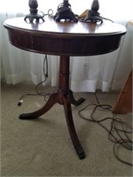 ROUND DUNCAN PHYFE STYLE TABLE