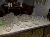 SET OF GLASS DISHES